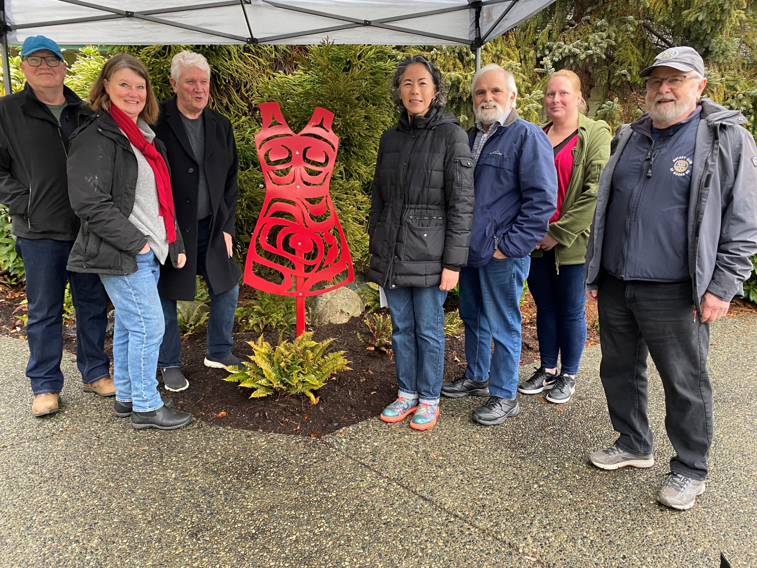 L to R: Councillor Jeff Bateman, Rotarian Margot Swinburnson, Councillor Al Beddows, Mayor Maja Tait, Rotarian John Topolniski, Director of Finance Raechel Gray, Rotarian Roger Temple